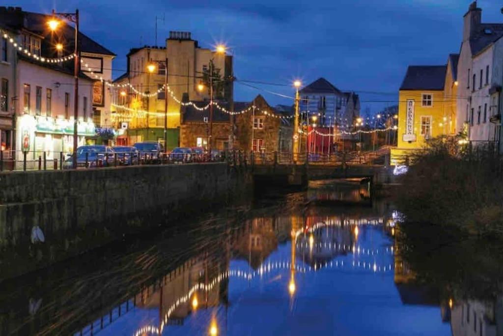 Modern Canal View Home, In City Centre, Sleeps 8 Galway Exterior photo